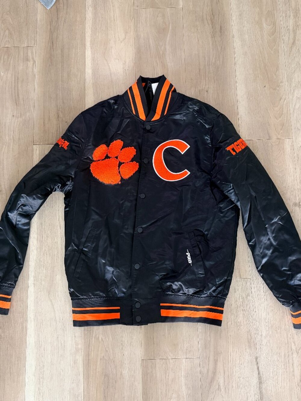 Clemson Tigers Pro Standard Black/Orange Satin Jacket Size XL NWT